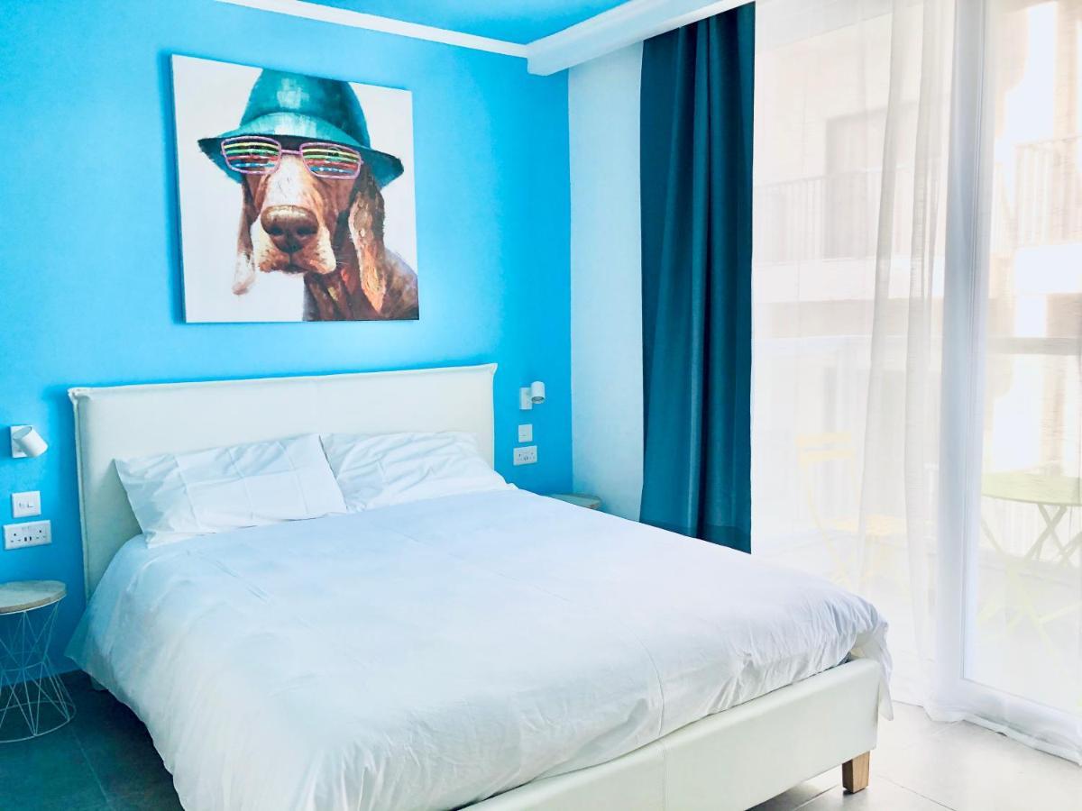 By Promenade And Apartment *