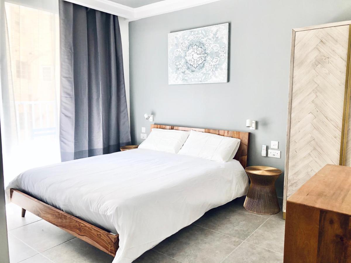 By Promenade And Apartment Sliema
