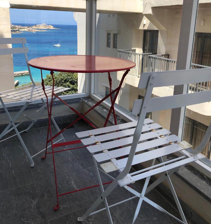 By Promenade And Apartment *