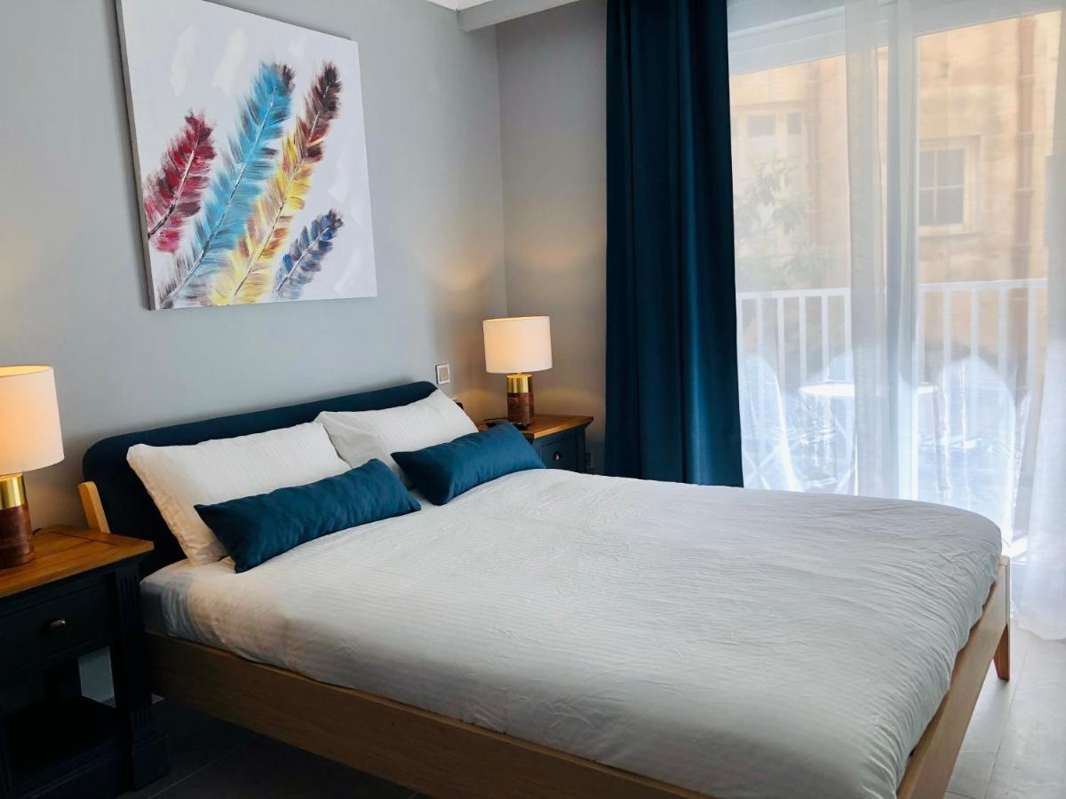 By Promenade And Apartment Sliema