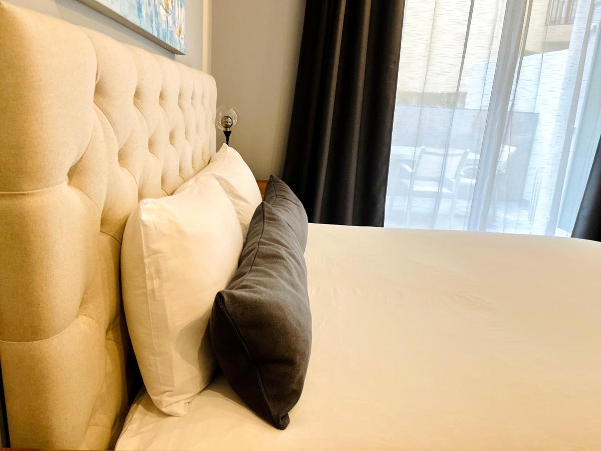 By Promenade And Apartment Sliema