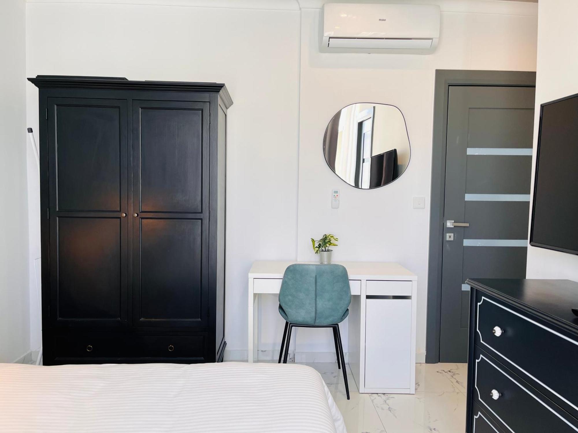 By Promenade And Apartment Sliema